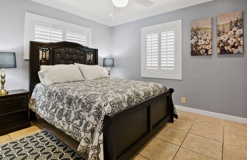 Los Angeles County House | Comfortable Family size home, 20 min away from theme park!