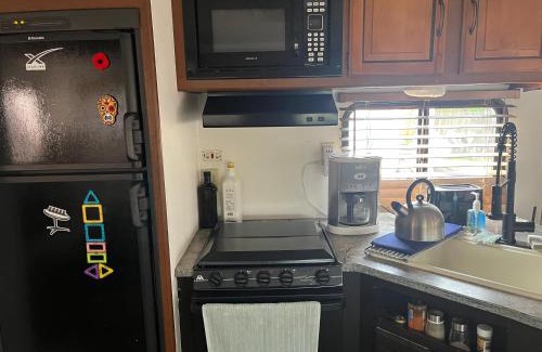 Bodfish House | Comfortable Guest RV With EV charger Semi Rural Area