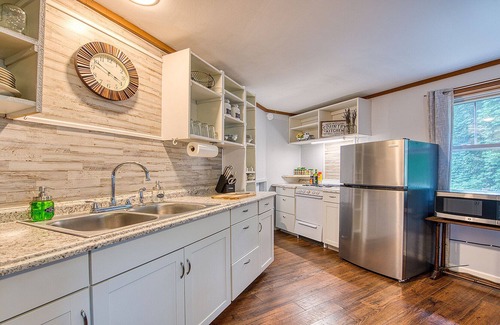 Bryson City House | Comfortable guest suite <1 mile to downtown Bryson City