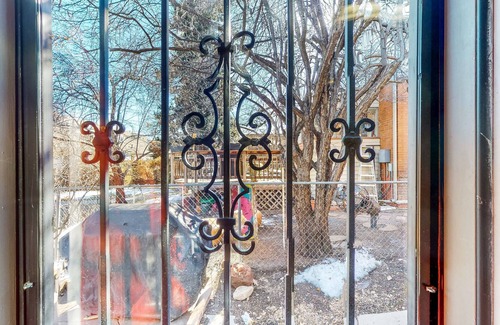 Lincoln Park Apartment | Comfortable guesthouse, prime location with patio