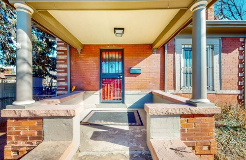 Lincoln Park Apartment | Comfortable guesthouse, prime location with patio