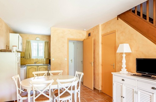 Arles House | Comfortable holiday home with swimming pool
