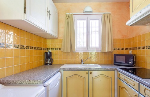 Arles House | Comfortable holiday home with swimming pool