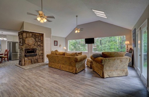 Ranger House | Comfortable home near Carter's Lake- Secluded and inviting!