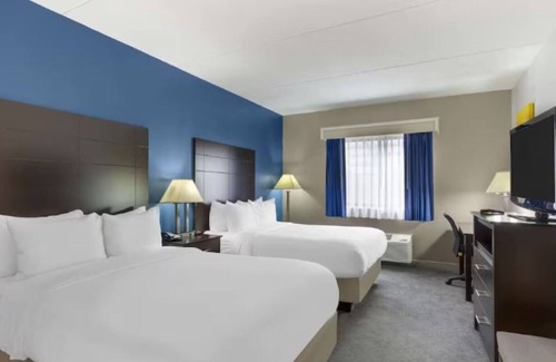 Mundelein Hotel | Comfortable Hotel Suites with Fitness Amenities Near Vernon Hills - 2 Units