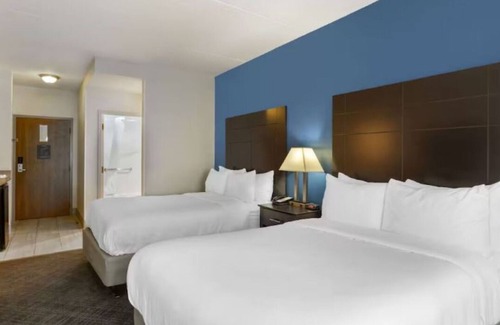 Mundelein Hotel | Comfortable Hotel Suites with Fitness Amenities Near Vernon Hills - 2 Units
