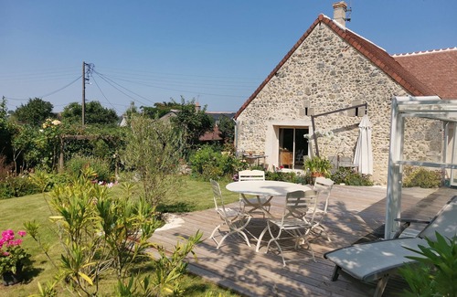 Amboise House | Comfortable house with swimming pool in season for 8 people close to all amenities