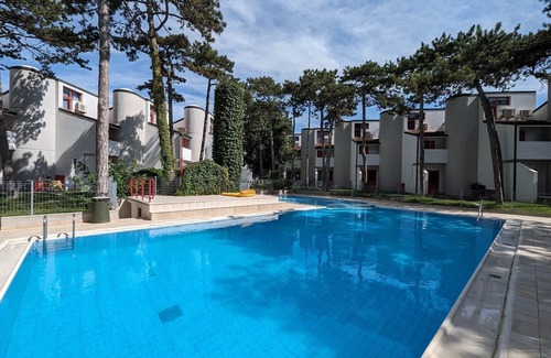 Lignano Pineta Apartment | Comfortable and Modern Stay with Pool and Resort-Style Services