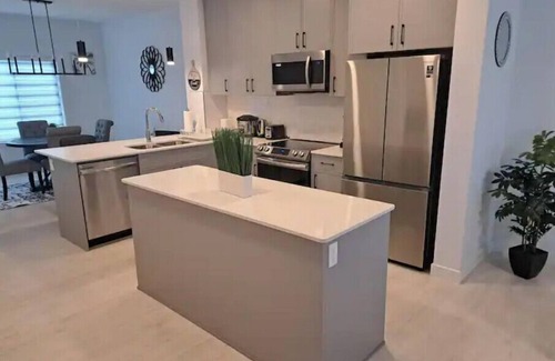 Northeast Edmonton House | Comfortable King Size BRM 1.5 BTH & Garage parking