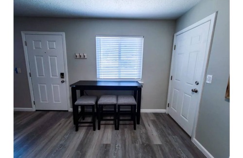 Clovis House | Comfortable Modern Duplex with Great Amenities