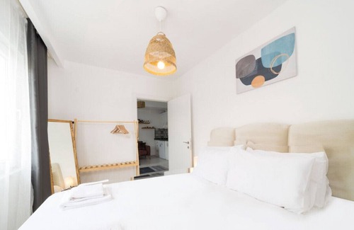 Antalya City Centre Apartment | Comfortable Modern Flat with Balcony in Muratpasa