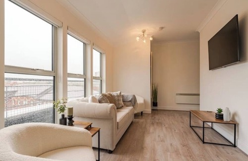 Birmingham City Centre Apartment | Comfortable penthouse in the center - Free parking and balcony