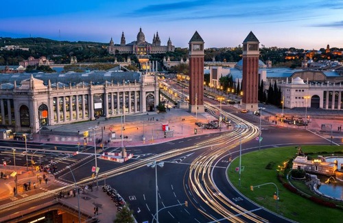 Esquerra de l'Eixample Apartment | Comfortable Room Barcelona Center