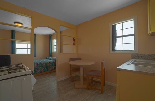 North Beach Hotel | Comfortable Room by USS Lexington – Beach & Parking Included