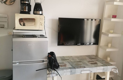 Saint-Cyr-sur-Mer Apartment | Comfortable studio near beach and shops