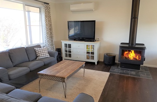 Oberon Cottage | Comfortable self-contained, three-bedroom cottage sleeping up to 8 people
