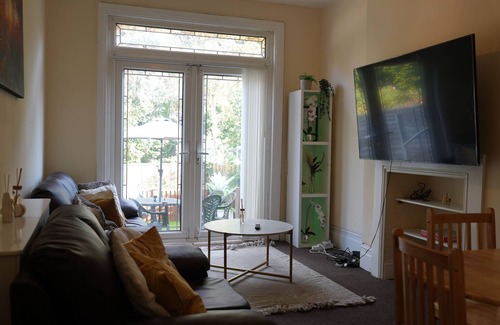 St. Leonard's House | Comfortable Spacious House With Serine Garden & Parking