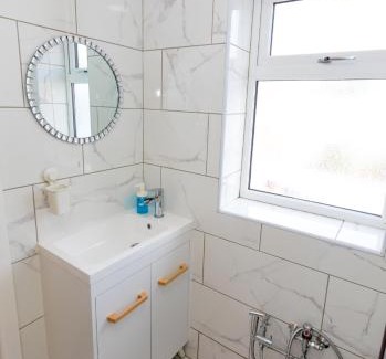 Shirley House | Comfortable stay in Shirley, Solihull - Room-2
