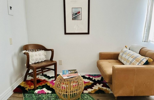 Brentwood-Darlington Cottage | Comfortable Stay Near Downtown, Airport, Food Carts, Etc