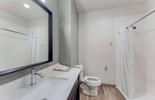 Eastside Promise Neighborhood Hotel | Comfortable Stay w/Free Breakfast & Convenient Access to Downtown