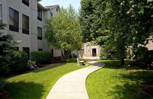 South Bend Hotel | Comfortable Suite w/Indoor Pool Access & Complimentary Hot Breakfast