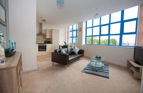 Swindon Apartment | Comfortable Swindon Town Centre Apartments, FREE Parking, sleeps up to 8
