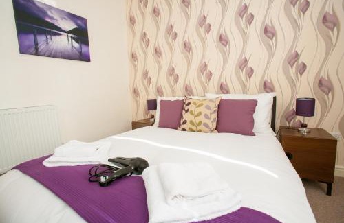 Swindon Apartment | Comfortable Swindon Town Centre Apartments, FREE Parking, sleeps up to 8