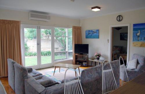Victor Harbor House | Comfortable Unit Close to the Beach
