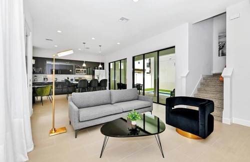 Loughman House | Comfortable Villa at Villa Domani Near 4bdrs