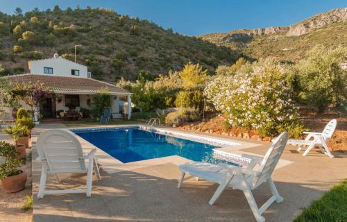 Algodonales Villa | Comfortable Villa in Algodonales with Private Pool
