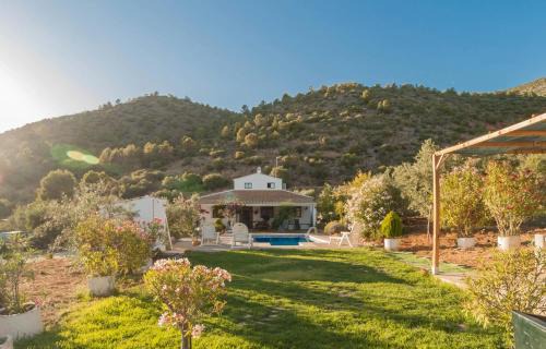 Algodonales Villa | Comfortable Villa in Algodonales with Private Pool