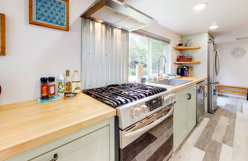 Trinidad House | Comforting, dog-friendly cottage with yard, forest views, kitchen & washer/dryer