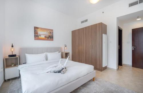 Jumeirah Lake Towers Apartment | Comfy 1-Bedroom Apartment Perfect for 4 in JLT