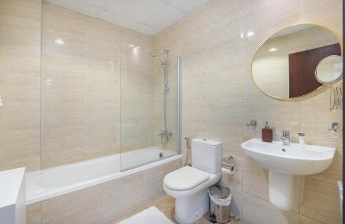 Jumeirah Lake Towers Apartment | Comfy 1-Bedroom Apartment Perfect for 4 in JLT