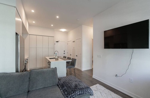 Innisfil Apartment | Comfy 1BR Condo w/Balcony, BBQ & Parking
