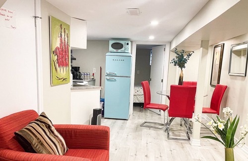 Hamilton Apartment | Comfy 2BR Bsmt apt - near downtown and Gage park