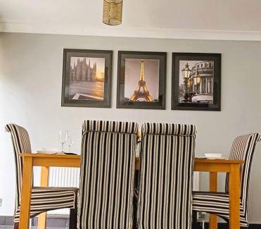 Luton House | Comfy 3-Bed Home in Luton by Stayfolk, Ideal for Contractors & Groups - Sleeps 7