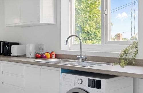 Newark upon Trent House | Comfy 3 Bedroom House in Nottingham, Sleeps 6