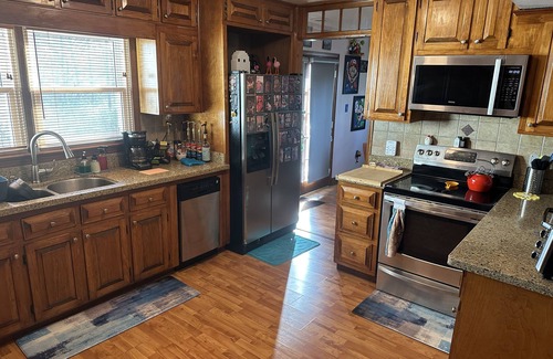 Southeast Raleigh House | Comfy 80's Cool House Near Downtown & Walnut Creek