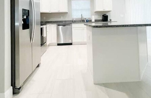 Ocala House | Comfy and Cozy 4 bedroom home with garage