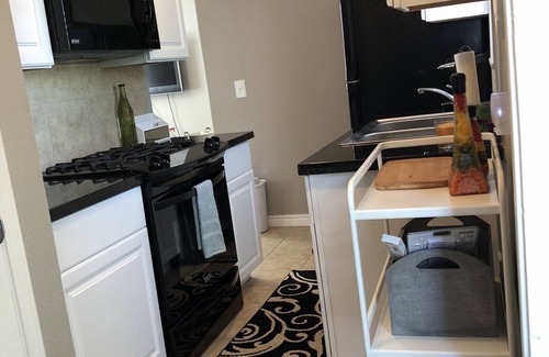 Northside Apartment | Comfy and Cozy Centrally located in Houston!