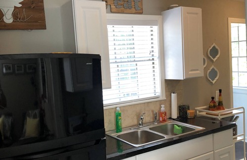 Northside Apartment | Comfy and Cozy Centrally located in Houston!