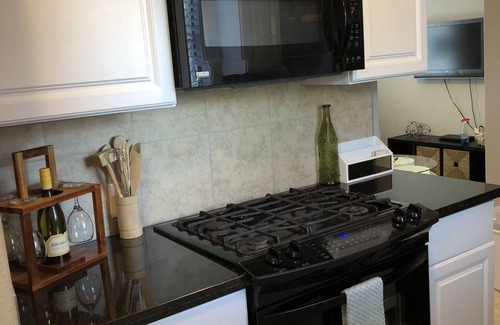 Northside Apartment | Comfy and Cozy Centrally located in Houston!