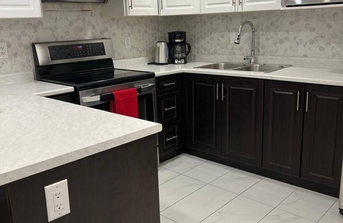 Mississauga Apartment | Comfy Basement Apartment with Private entrance and free car