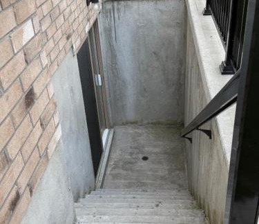 Whitby House | Comfy Basement Suite in Quiet Neighbourhood