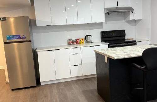 Whitby House | Comfy Basement Suite in Quiet Neighbourhood