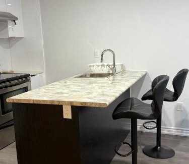 Whitby House | Comfy Basement Suite in Quiet Neighbourhood