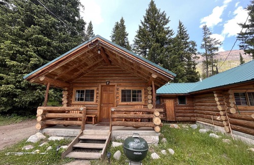 Cooke City-Silver Gate Cabin | Comfy cabin is situated on the Silver Gate property which overlooks 10,000ft tall mountain peaks surrounding the town.