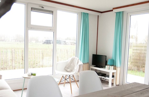 Hippolytushoef Ski Chalet | Comfy chalet with dishwasher, near the Wadden Sea