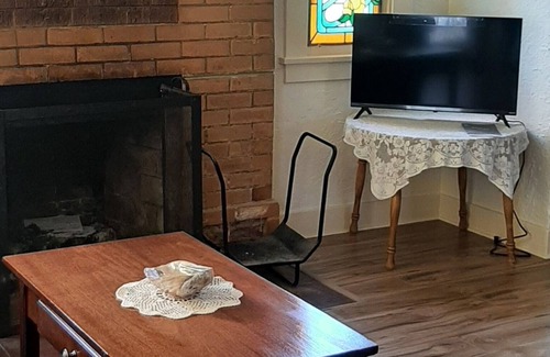 Eureka House | Comfy, clean and secure two-bedroom home with sunroom